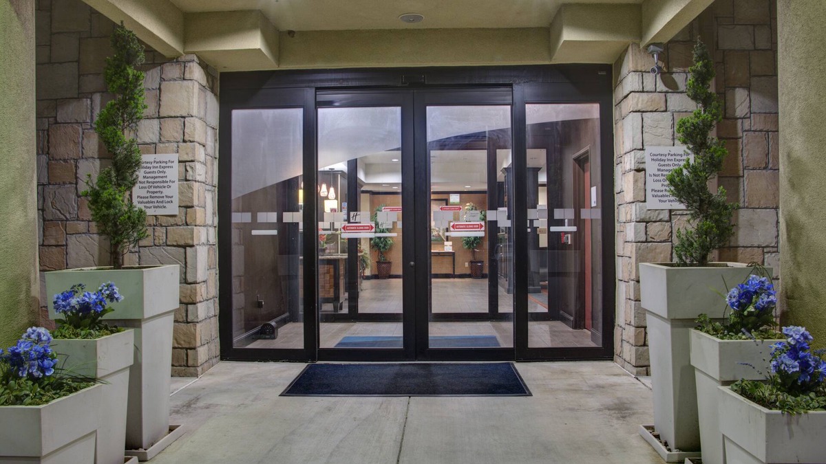 Paris Hotel | Holiday Inn Express & Suites Paris, Texas by IHG