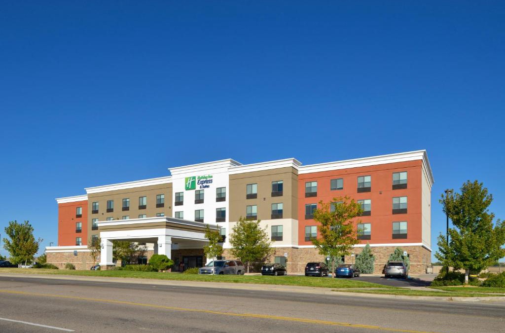 Pueblo Hotel | Holiday Inn Express & Suites Pueblo by IHG