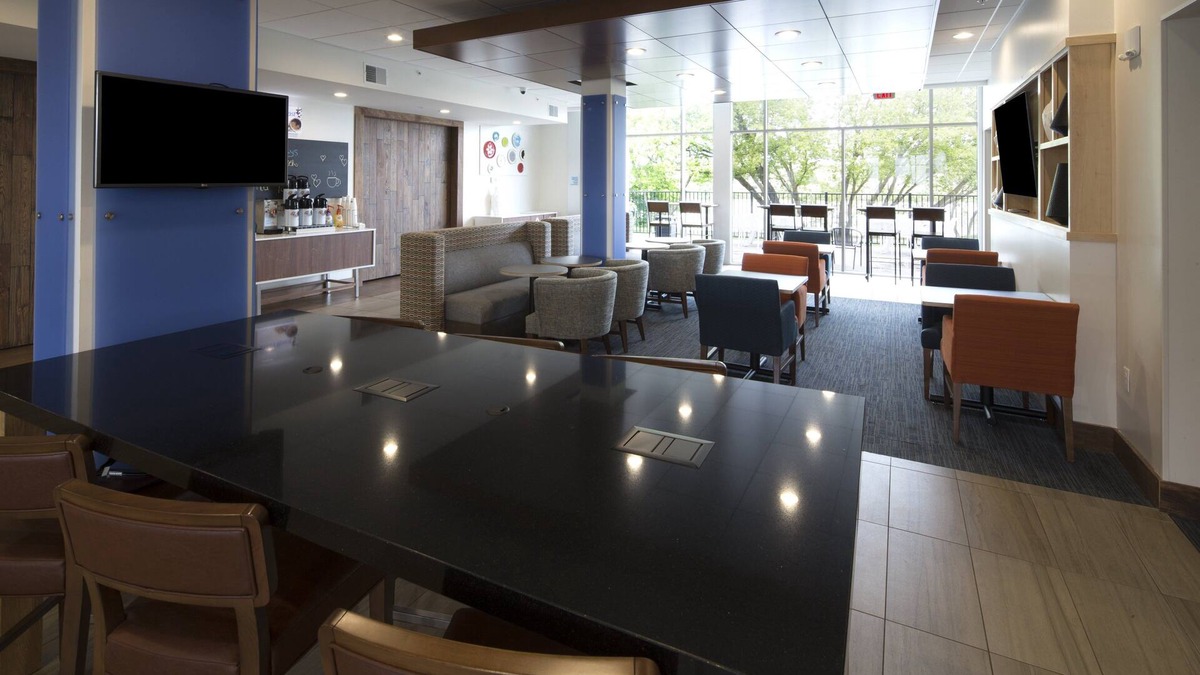 Alpena Hotel | Holiday Inn Express & Suites Alpena - Downtown by IHG