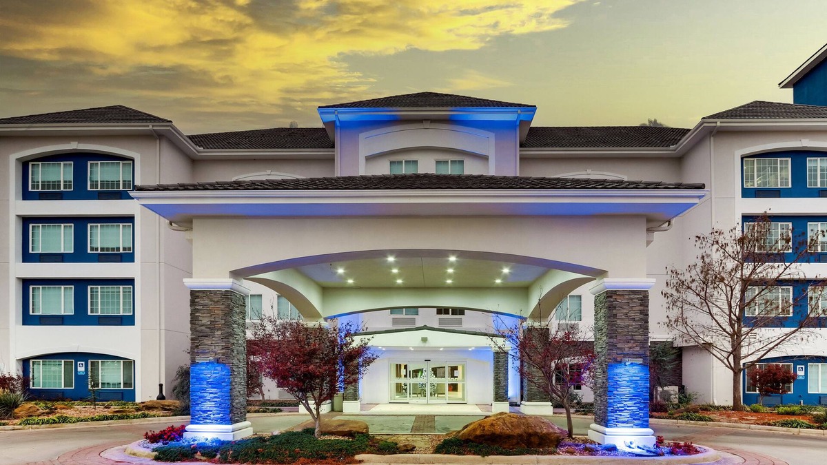 Ardmore Hotel | Holiday Inn Express & Suites Ardmore by IHG