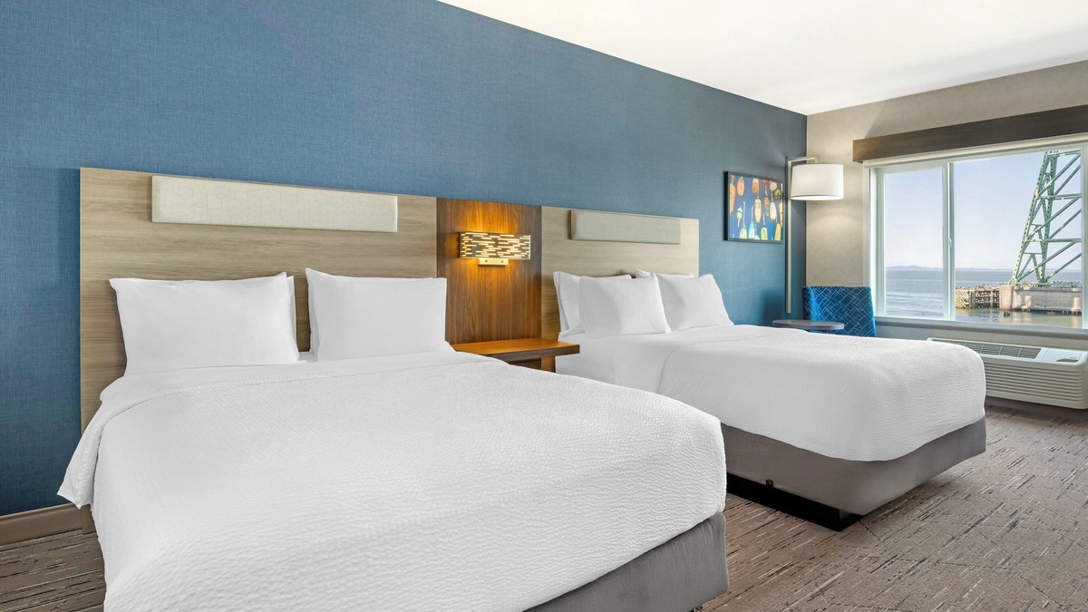 Astoria Hotel | Holiday Inn Express & Suites Astoria by IHG
