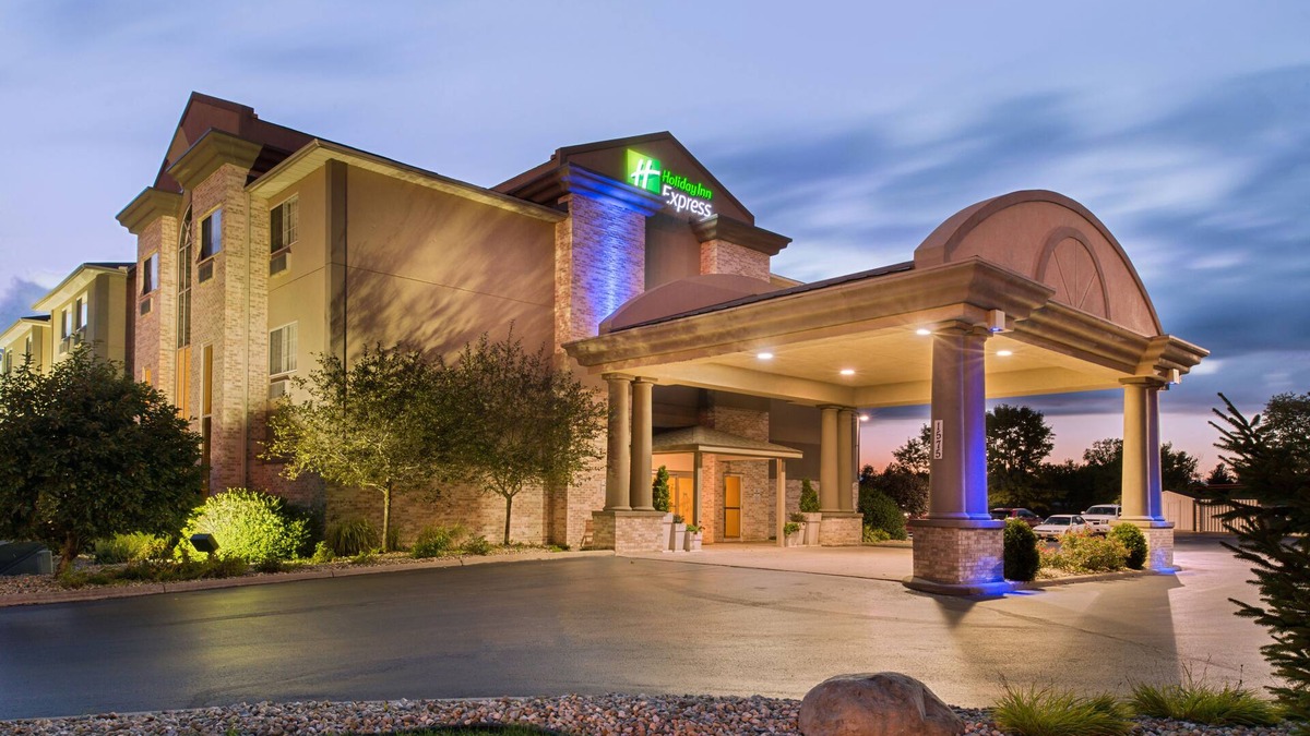 Bucyrus Hotel | Holiday Inn Express & Suites Bucyrus by IHG