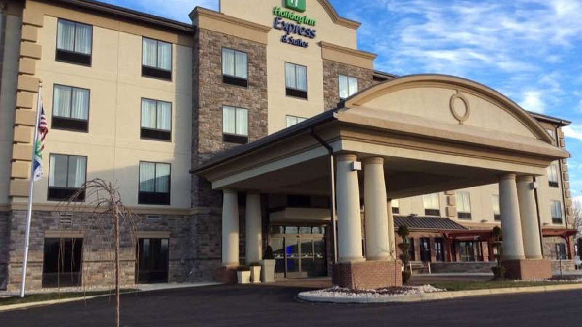 Homeacre-Lyndora Hotel | Holiday Inn Express & Suites Butler by IHG