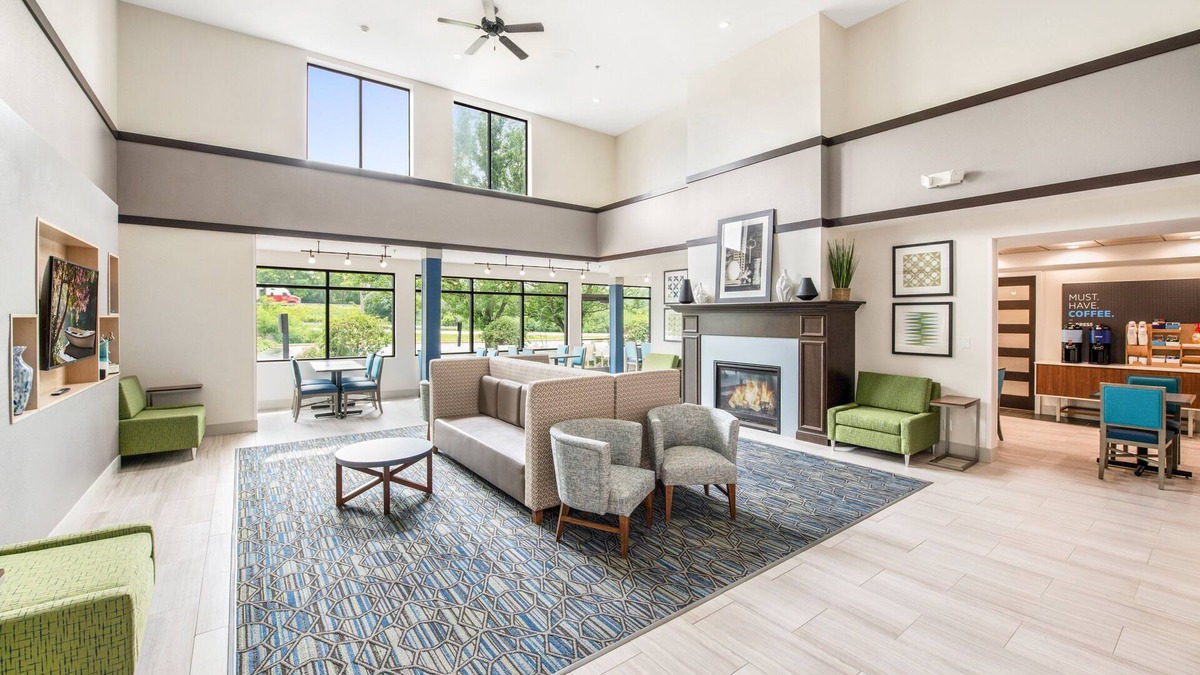 Delafield Hotel | Holiday Inn Express & Suites Delafield by IHG