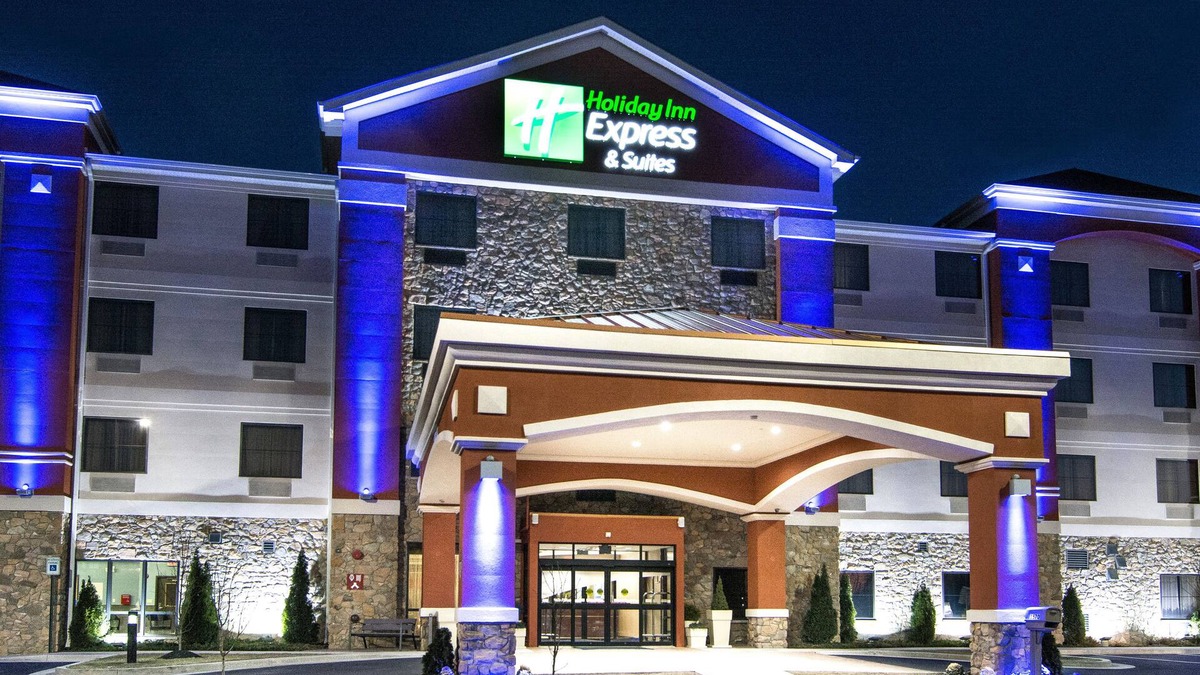 Elkton Hotel | Holiday Inn Express & Suites Elkton - University Area by IHG