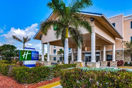 Lantana Hotel | Holiday Inn Express & Suites Lantana by IHG
