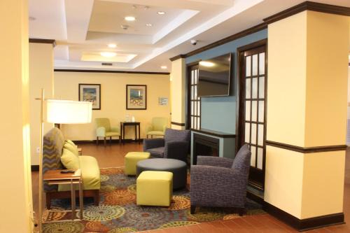 Lebanon Hotel | Holiday Inn Express & Suites Lebanon by IHG