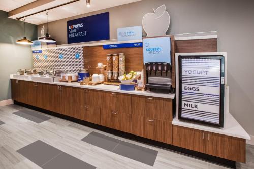 Lindale Hotel | Holiday Inn Express & Suites - Lindale by IHG