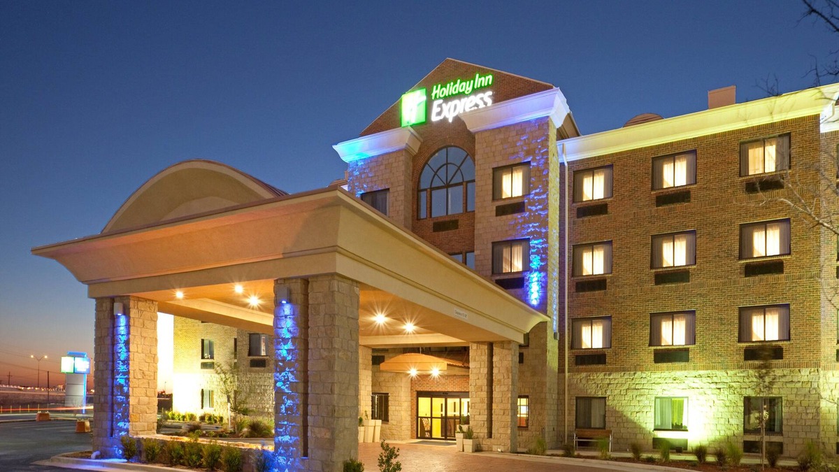 Lubbock Hotel | Holiday Inn Express & Suites Lubbock West by IHG