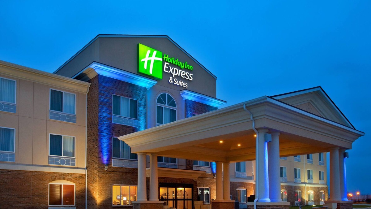 Mattoon Hotel | Holiday Inn Express & Suites Mattoon by IHG