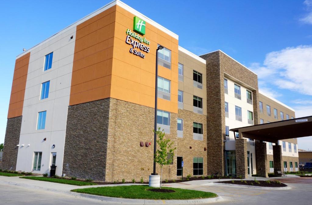 Millard Hotel | Holiday Inn Express & Suites Omaha - Millard Area by IHG