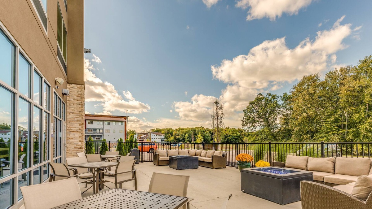 Okemos Hotel | Holiday Inn Express & Suites Okemos - University Area by IHG