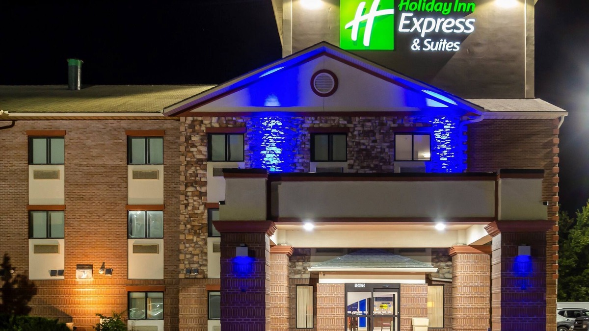 Olathe Hotel | Holiday Inn Express & Suites Olathe South by IHG