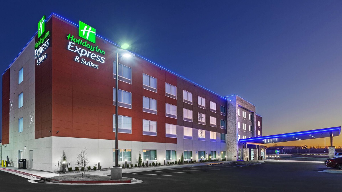 Owasso Hotel | Holiday Inn Express & Suites Tulsa Northeast - Owasso by IHG