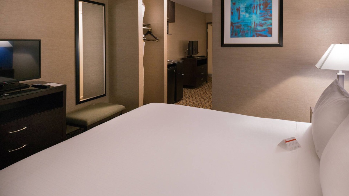 East Pasadena Hotel | Holiday Inn Express & Suites Pasadena - Los Angeles by IHG