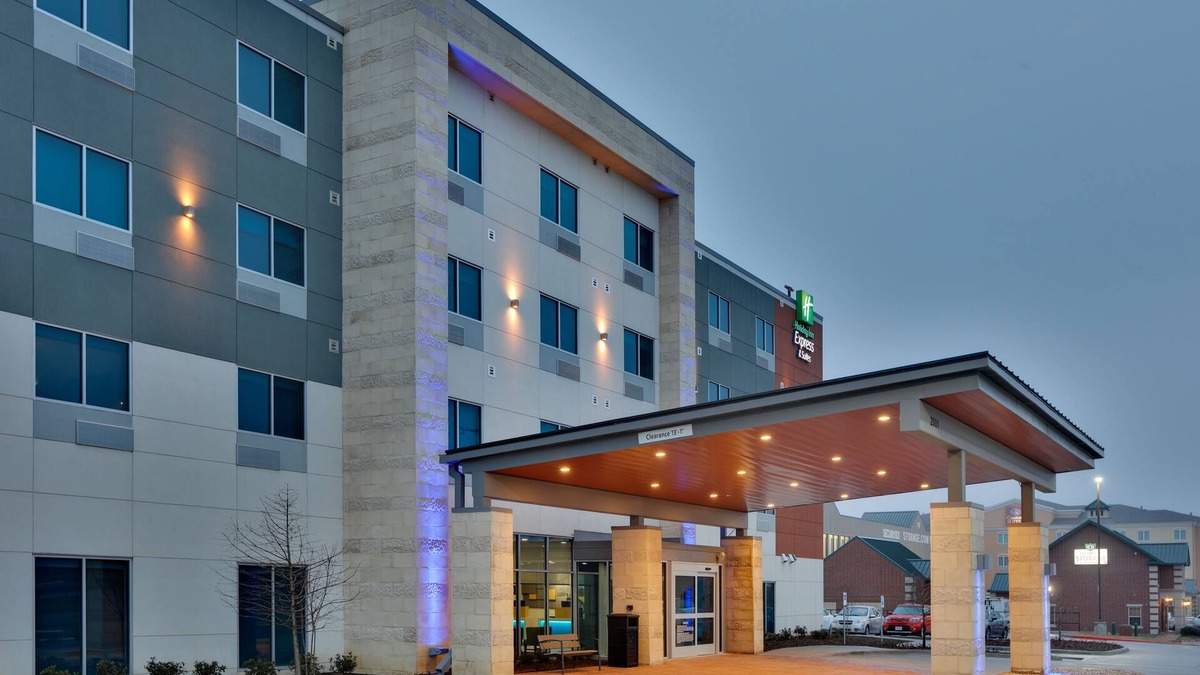 Plano Hotel | Holiday Inn Express & Suites Plano East - Richardson by IHG