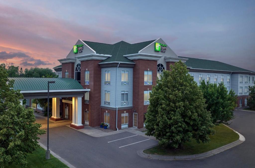 Superior Hotel | Holiday Inn Express & Suites Superior by IHG