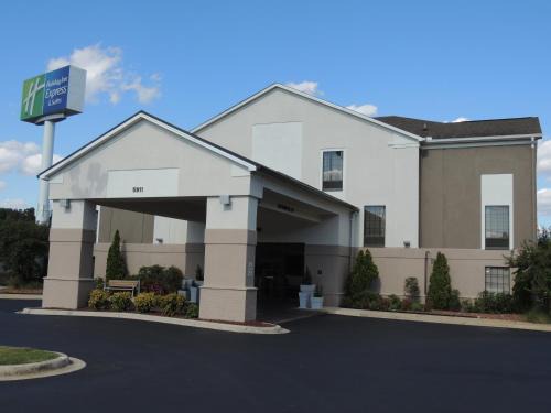 New Castle Hotel | Holiday Inn Express Trussville by IHG
