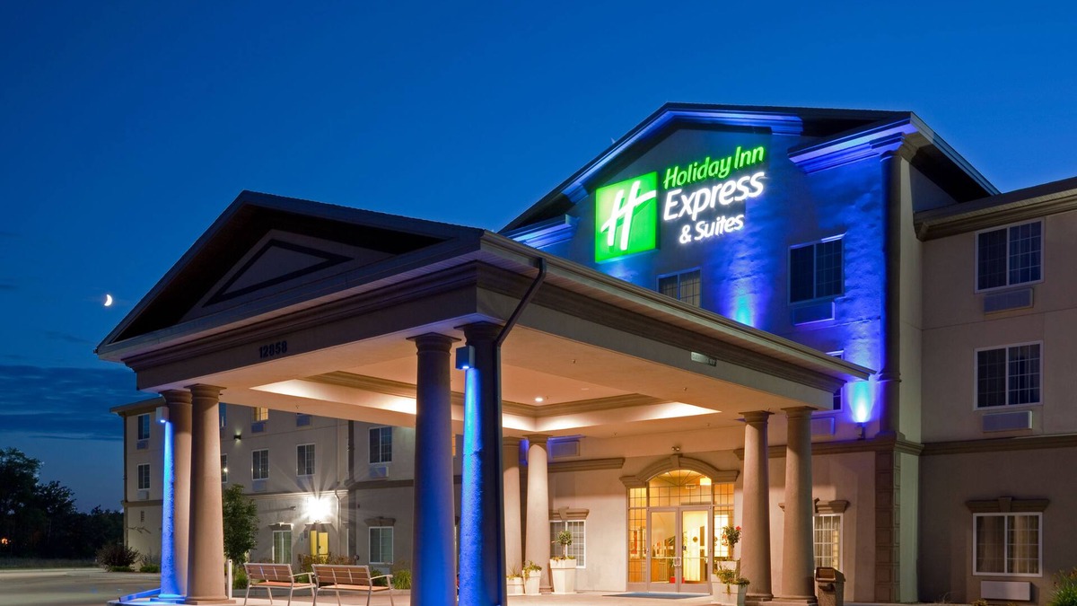 Lake Hallie Hotel | Holiday Inn Express & Suites Eau Claire North by IHG