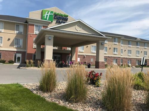 Council Bluffs Hotel | Holiday Inn Express Hotel & Suites Council Bluffs - Convention Center Area by IHG