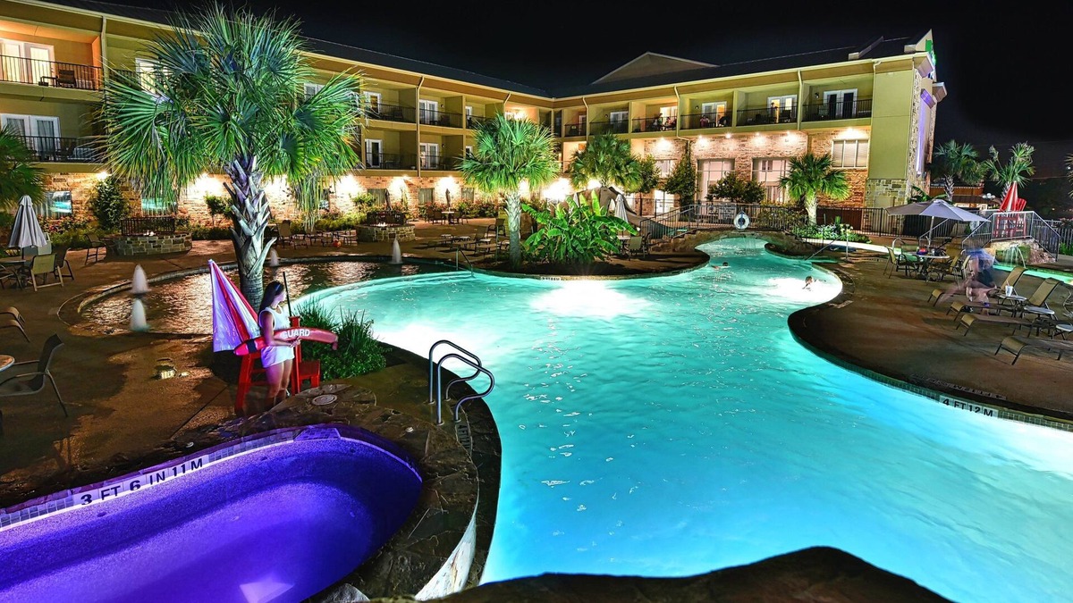Fredericksburg Hotel | Holiday Inn Express & Suites Fredericksburg by IHG