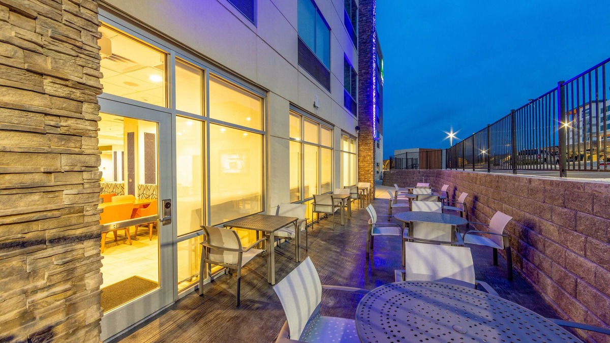 Harrisonburg Hotel | Holiday Inn Express & Suites Harrisonburg University Area by IHG