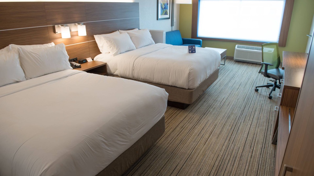 Merrillville Hotel | Holiday Inn Express & Suites Merrillville by IHG
