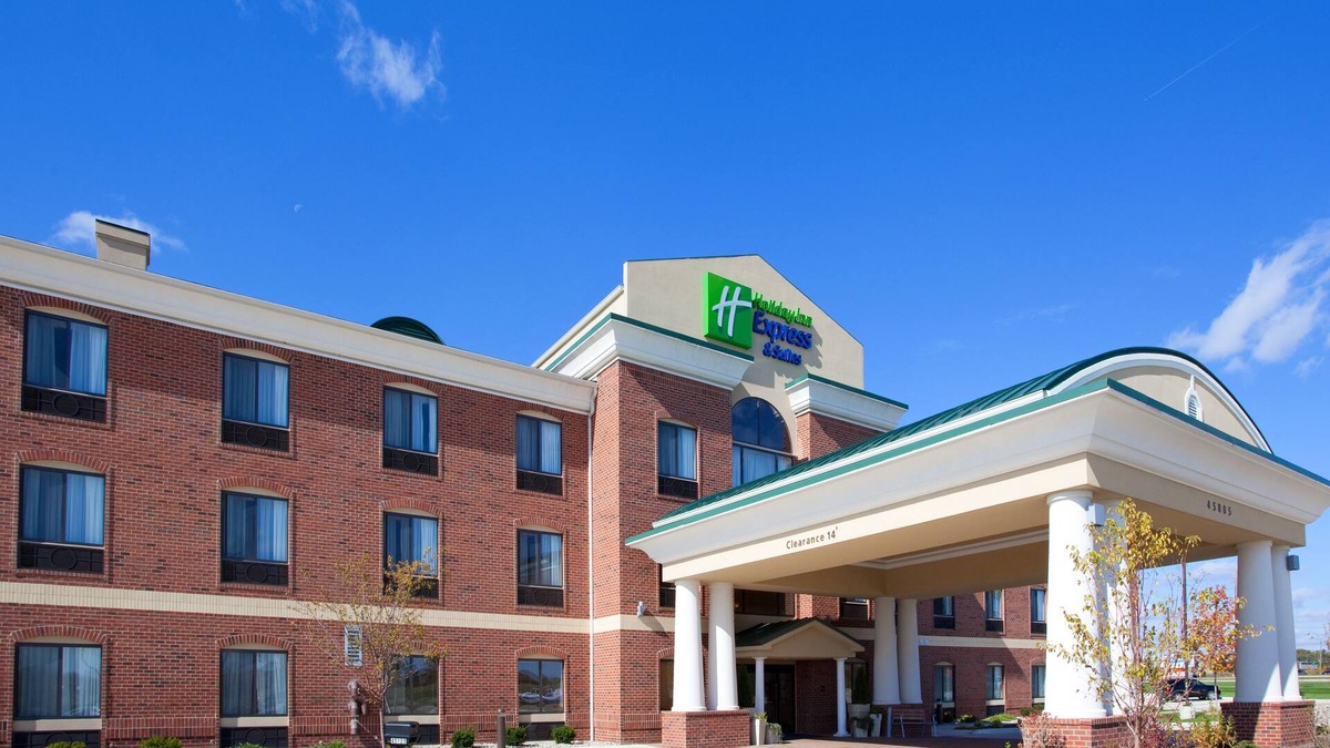 Chesterfield Hotel | Holiday Inn Express & Suites Chesterfield by IHG