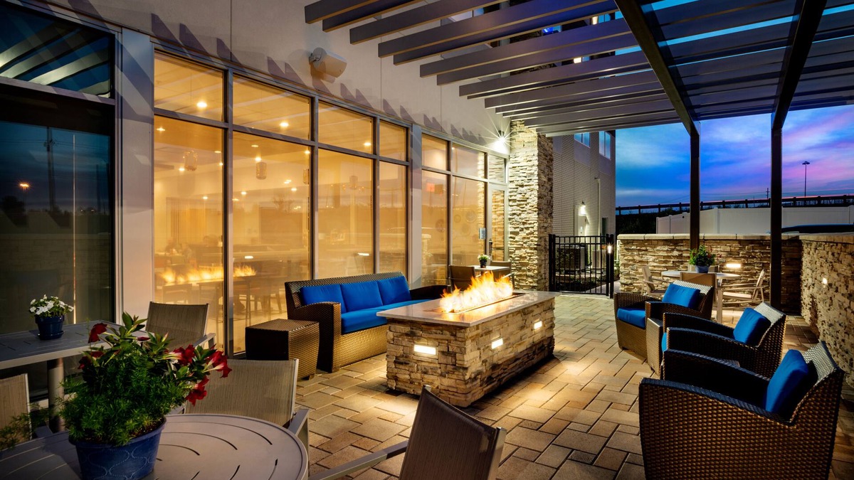 West Chester Hotel | Holiday Inn Express & Suites-Cincinnati North - Liberty Way by IHG