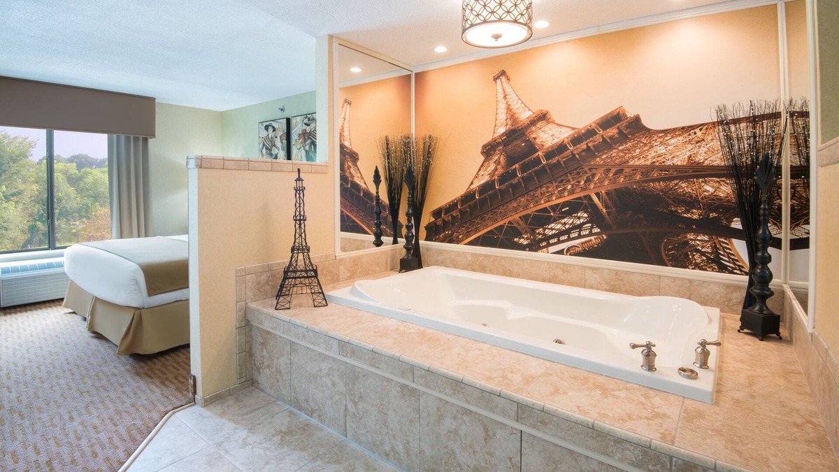 West Middlesex Hotel | Holiday Inn Express & Suites Sharon-Hermitage by IHG