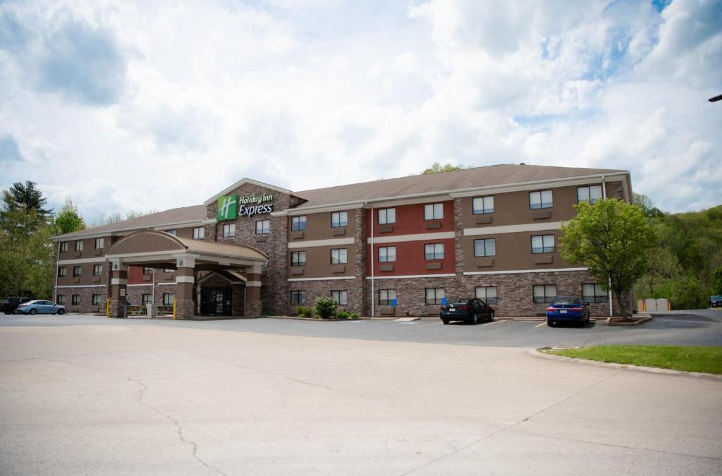 Hurricane Hotel | Holiday Inn Express Winfield - Teays Valley by IHG