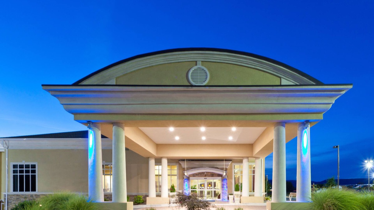 Woodstock Hotel | Holiday Inn Express Woodstock-Shenandoah Valley by IHG
