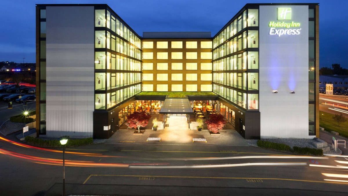 Ruemlang Hotel | Holiday Inn Express Zurich Airport by IHG