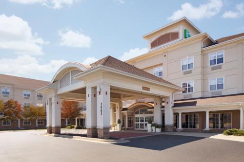 East Paris Hotel | Holiday Inn Grand Rapids-Airport by IHG