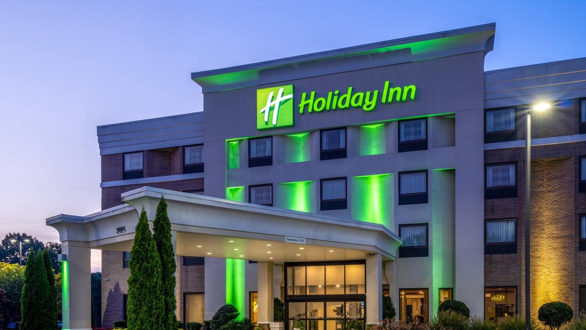 Greensboro Hotel | Holiday Inn Greensboro Coliseum by IHG