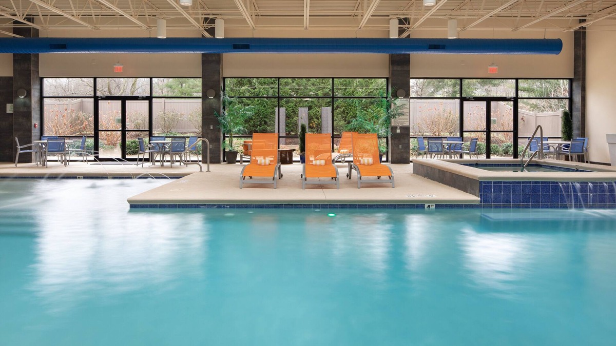 South Charleston Hotel | Holiday Inn Hotel & Suites Charleston West by IHG