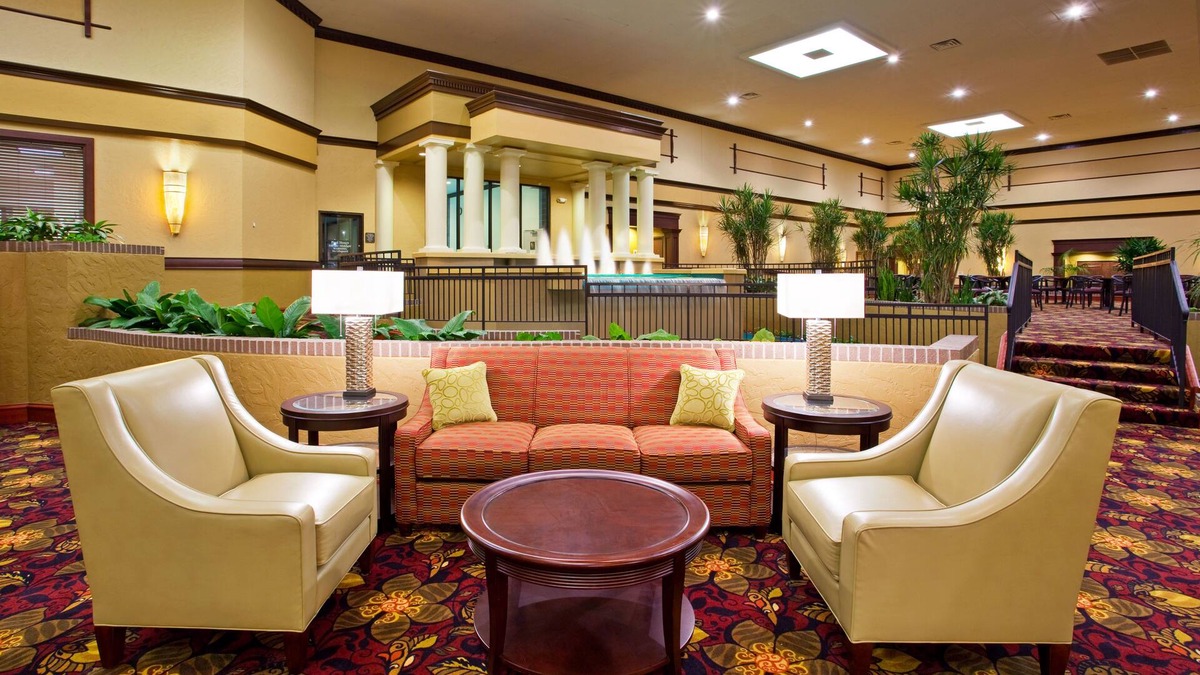 Roselawn Finance Hotel | Holiday Inn Hotel & Suites Cincinnati - Eastgate by IHG