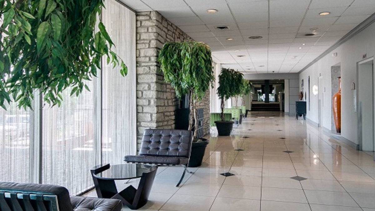 Manhattan Hotel | Holiday Inn Manhattan at the Campus by IHG