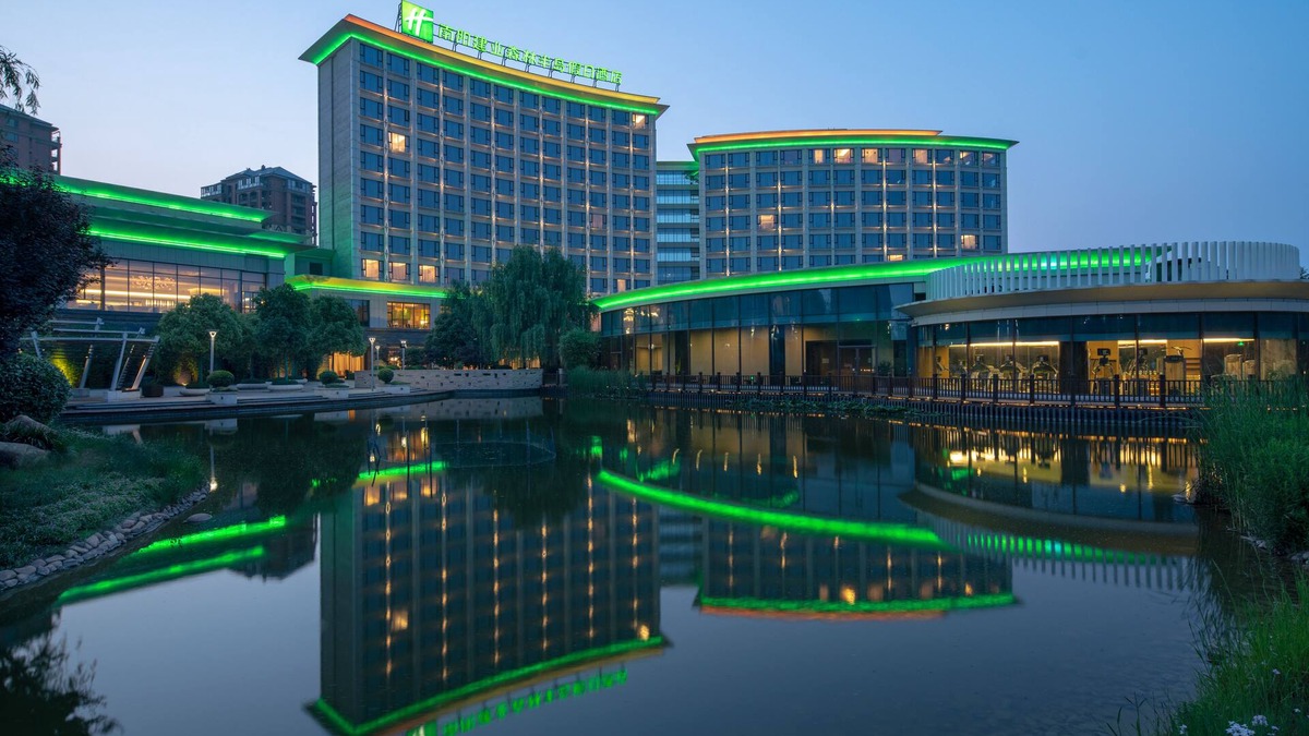 Wolong District Hotel | Holiday Inn Nanyang by IHG