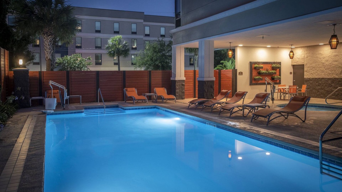 Ferry Pass Hotel | Holiday Inn Pensacola - University Area by IHG