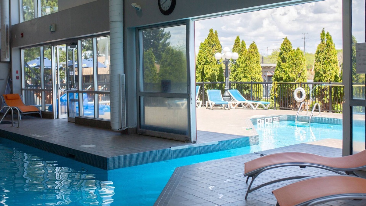 Peterborough Hotel | Holiday Inn Peterborough-Waterfront, ON by IHG