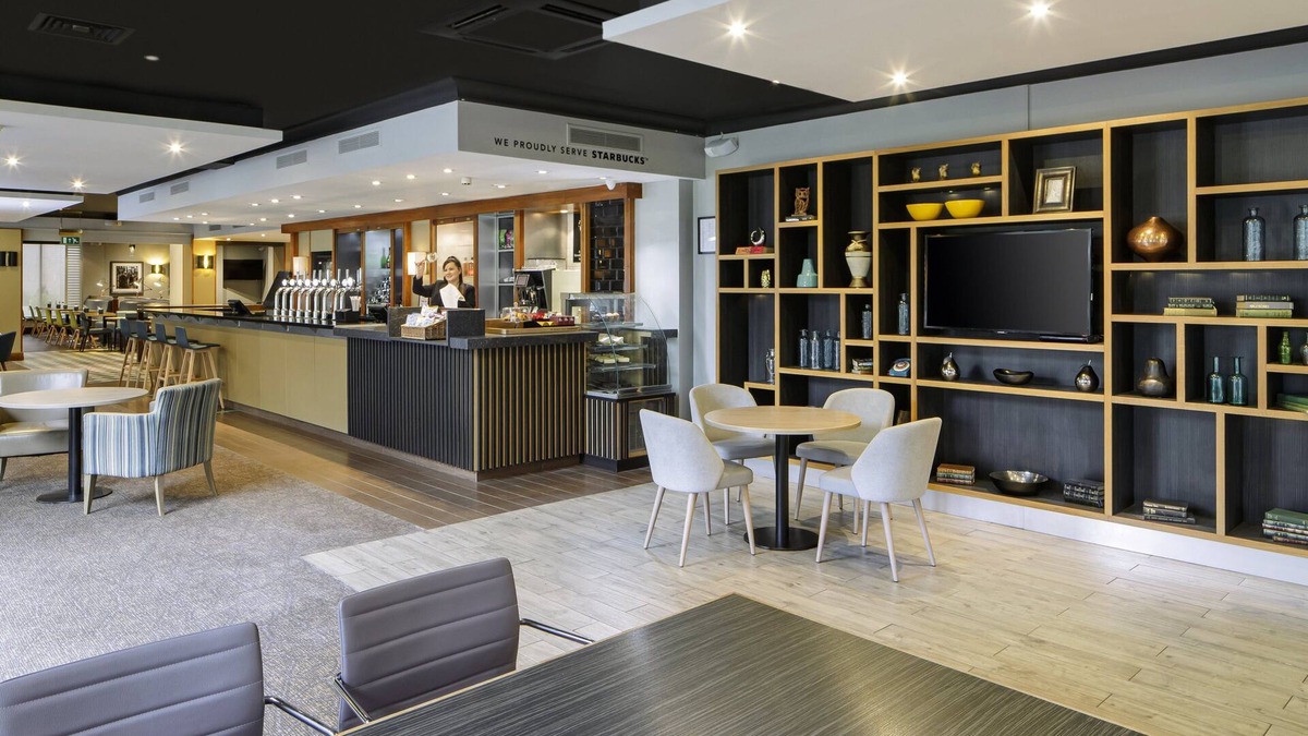 Peterborough Hotel | Holiday Inn Peterborough West by IHG