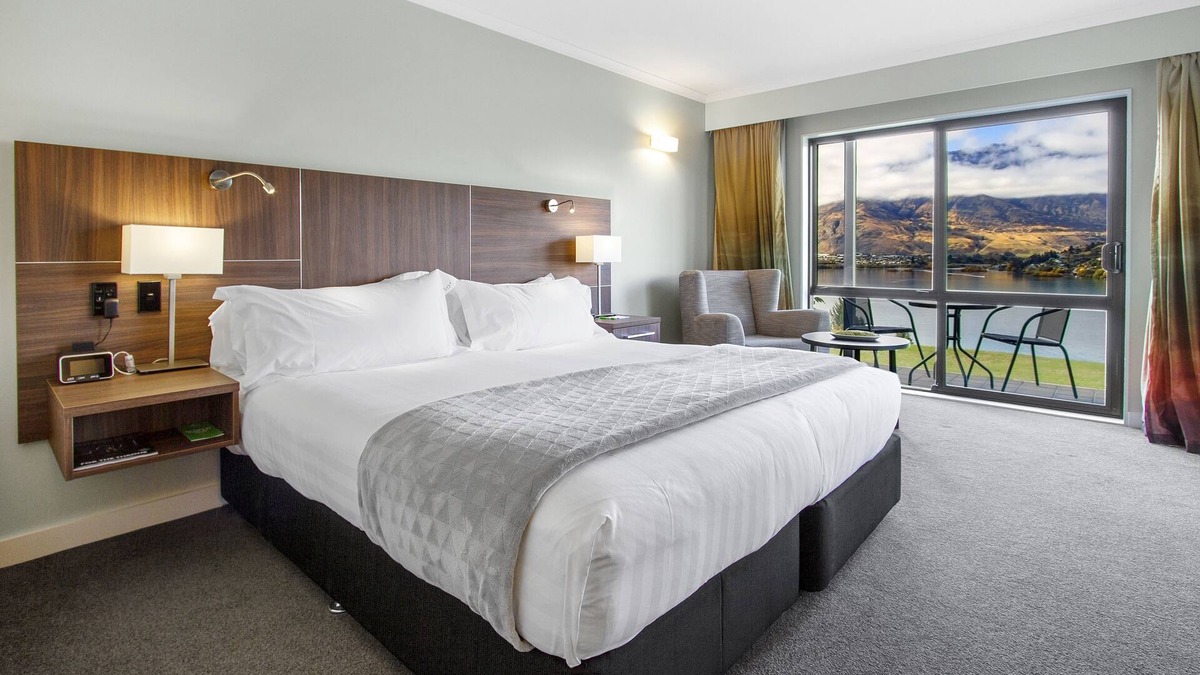 Queenstown Hotel | Holiday Inn Queenstown Frankton Road by IHG
