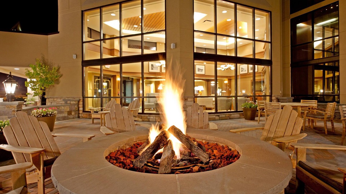 Lake George Hotel | Holiday Inn Resort Lake George - Adirondack Area by IHG
