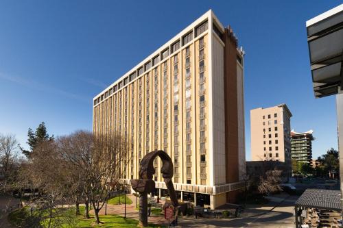 Downtown Sacramento Hotel | Holiday Inn Sacramento Downtown-Arena by IHG