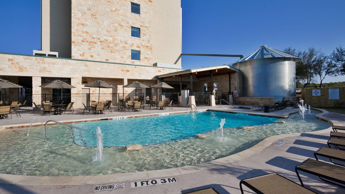 West San Antonio Hotel | Holiday Inn San Antonio Seaworld by IHG