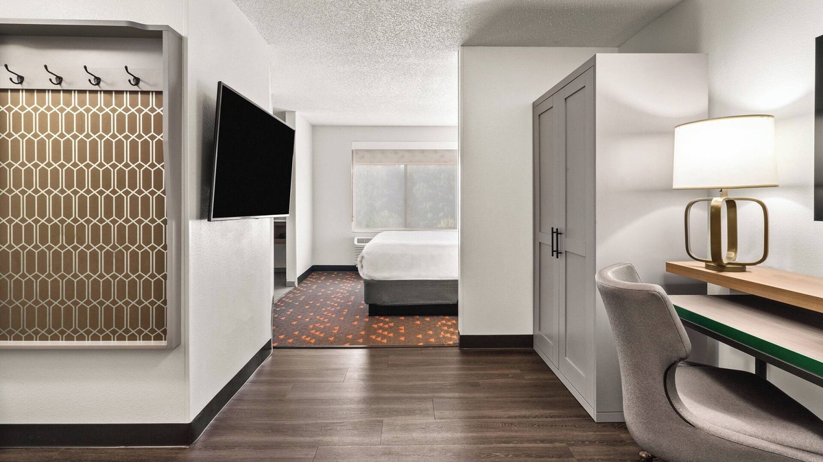 Bothell Hotel | Holiday Inn & Suites Bothell by IHG