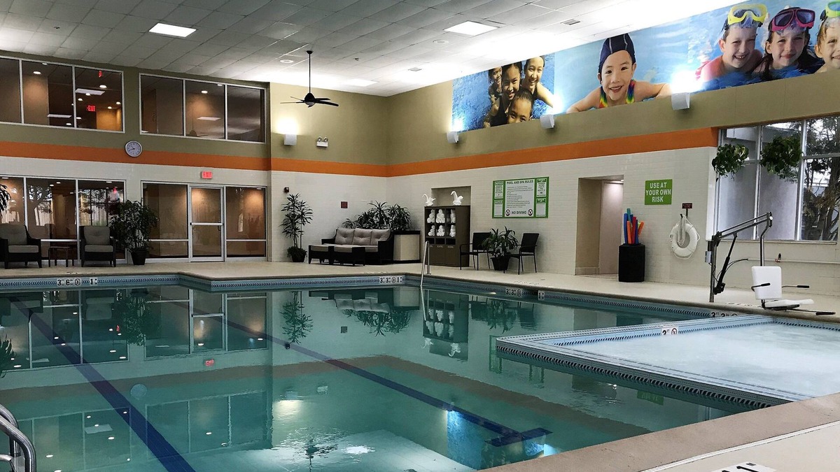 Carol Stream Hotel | Holiday Inn & Suites Chicago-Carol Stream (Wheaton) by IHG