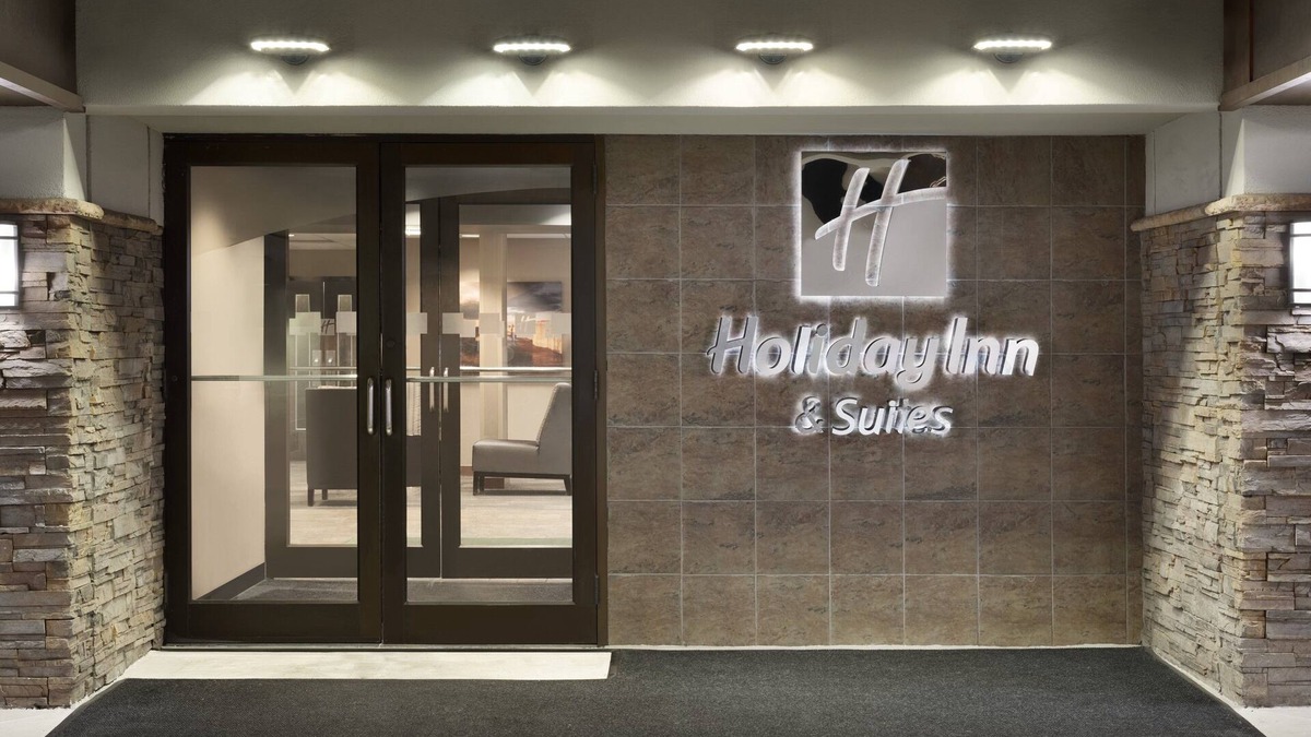 Downtown - Waterfront Hotel | Holiday Inn & Suites Duluth Downtown by IHG