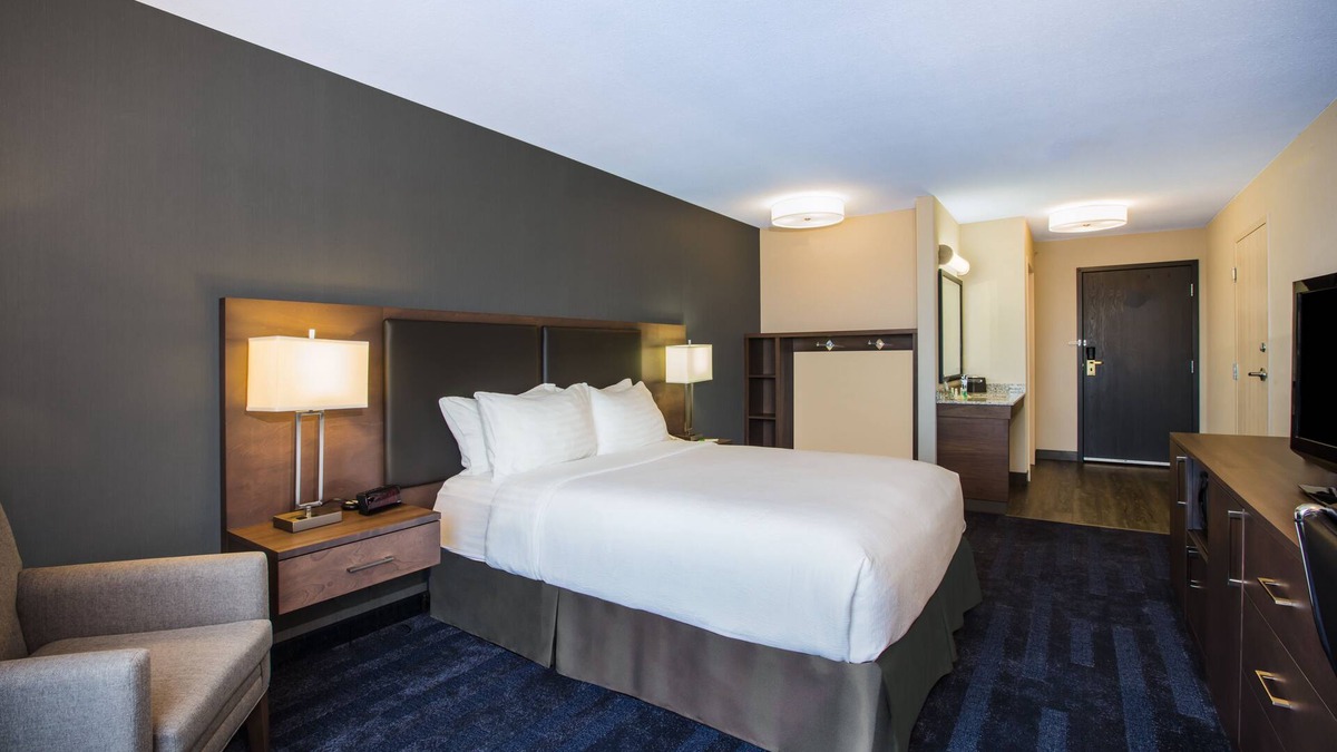 Grande Prairie Hotel | Holiday Inn & Suites Grande Prairie Conference Center by IHG